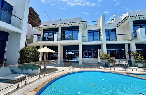 Palm Jumeirah House | 5 Bed Villa,2 Private Beaches, Pool by Estatesmen