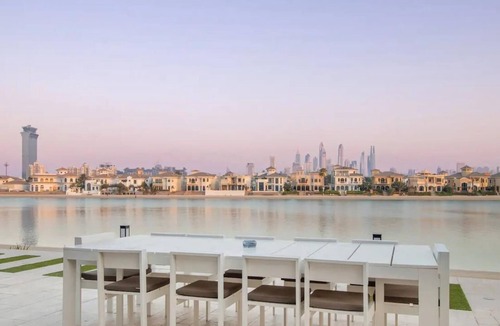 Palm Jumeirah Villa | 6-br Villa on Palm Jumeirah with the swimming pool, beach access and gym