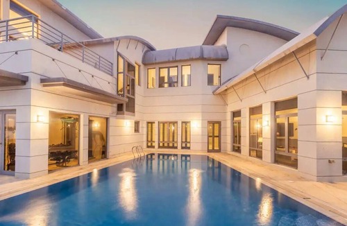 Palm Jumeirah Villa | 6-br Villa on Palm Jumeirah with the swimming pool, beach access and gym