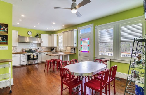 San Jacinto Cottage | Abfab Seaside Cottage by Ryson Vacation Rentals