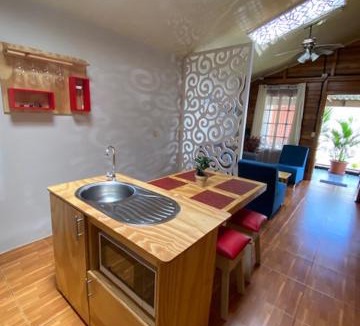 La Fortuna House | Acogedora Casa tipo Cabaña en el Centro de La Fortuna