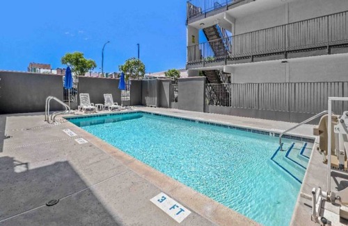 Central Escondido Apartment | ADA|2 Beds|Tub|Micfridge