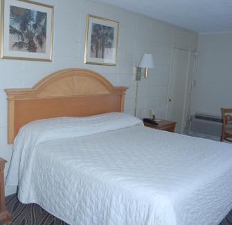 Downtown Myrtle Beach Hotel | Admiral Motor Inn