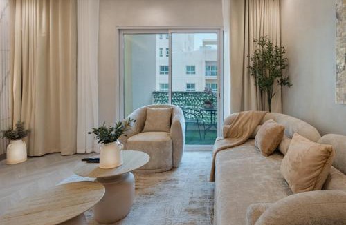 The Greens Apartment | Allsopp & Allsopp - 1-Bedroom Apartment in Al Thayyal, The Greens