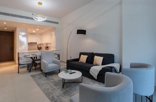 Al Safa Apartment | Allsopp & Allsopp - 2-Bedroom with Maids room Apartment in Canal Front Residence 5, Al Wasl 02