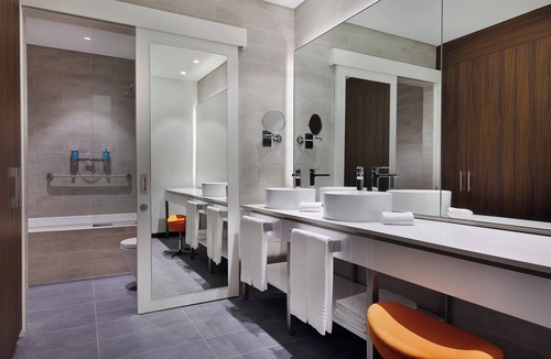 Bur Dubai Hotel | Aloft by Marriott Al Mina, Dubai