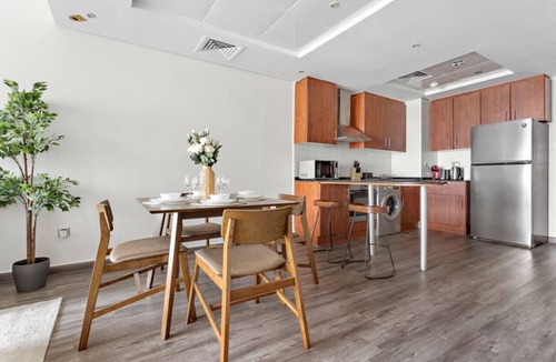 Jumeirah Lake Towers Apartment | Amazing 1BR with Lake View