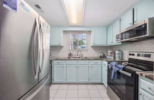 Windy Hill House | Amazing location. Bike week, CCMF and Golf! Beach Bungalow pets welcome 4 min walk to the sand!