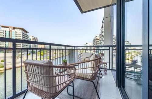 Al Raha Beach Apartment | Amazing Rooftop Pool - Full Canal Views - 1 BDR - 5 min walk from Space42 Arena - Heart of Raha Beach