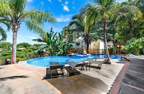 Coco Sunset Hills Apartment | Apartment ∙ 2 bedrooms ∙ 5 guests