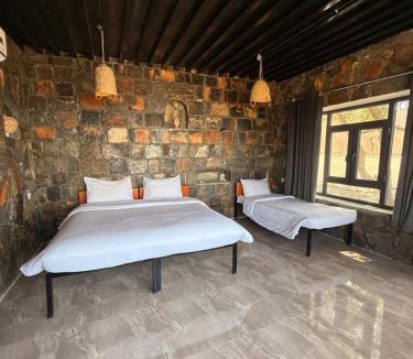 Al Hamra Hostel | Balcony walk rest house Jabal shams