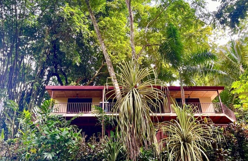 Quepos House | Bali inspired Casa Cascada w/Jungle views & pool