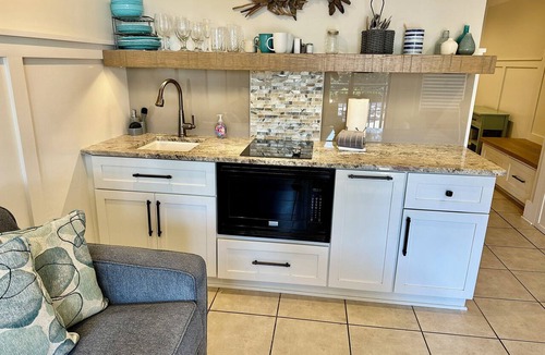 Hilton Head Island Condo | Barefoot Bungalow! Ocean View Couple’s Retreat
