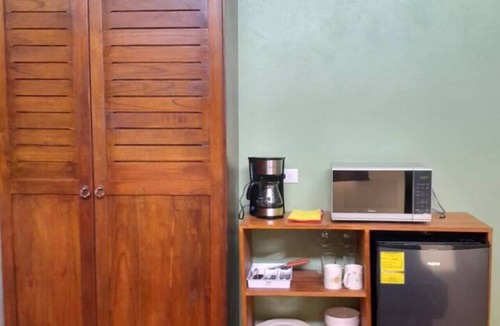 Central Pacific Coast House | Beach Townhouse A/C Jaguar (Kitchenette +)