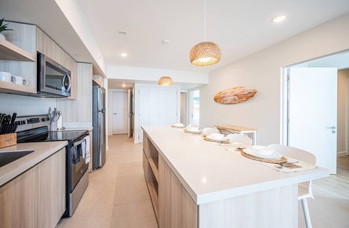 Cerro Plano Condo | Beachfront 2BR Condo - Rooftop lounge, Pool, Gym & Coworking –1 Min to Main St