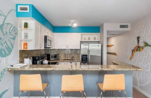 San Jacinto Condo | Beachfront Condo | Pool + Hot Tub Near the Port