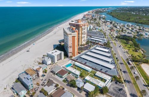 Redington Shores House | Beachfront Condo: Redington Shores Retreat!