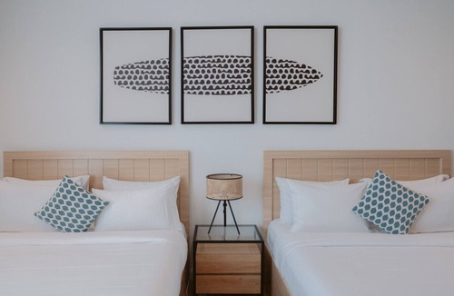 Jumeira 3 Bed & Breakfast | Beachfront Escape at Sunset Beach - Pipeline Suite