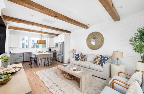 Old Village House | Beachy Family Getaway – 5 Mins to Sullivan's Island and Shem Creek