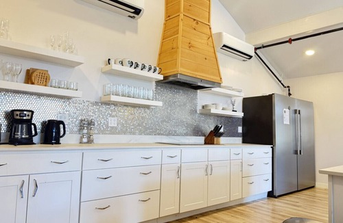 Killington House | BearForceOne- AC Hot Tub Pool table Grill FirePit