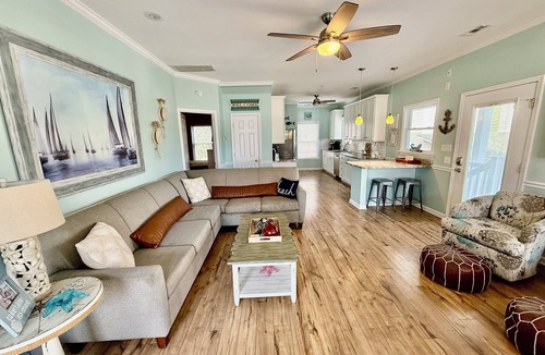 Surfside Beach House | Beautiful 5 bedroom extra lot for parking! Ocean Lakes!