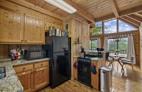 Six Mile Cabin | Beautiful cabin retreat at Lake Keowee. Central to Clemson, Seneca, and Salem