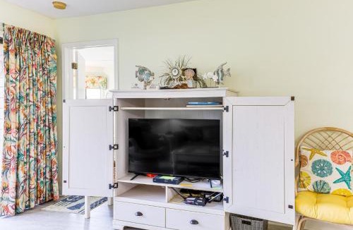 Arcadian Shores House | Beautiful Lakefront Condo: Easy Walk to the Beach!