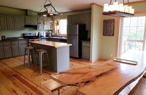 Alto Pass Cabin | Big Sky Cabin! Hot Tub! Fire Pit! Pool Table! Large Deck! Wine Trail