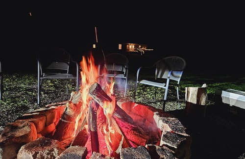 Alto Pass Cabin | Big Sky Cabin! Hot Tub! Fire Pit! Pool Table! Large Deck! Wine Trail