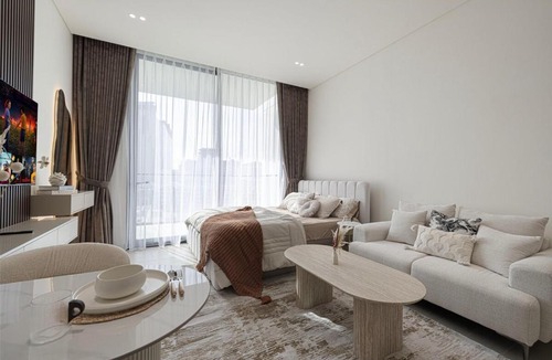 Jumeirah Village Circle Apartment | Binghatti Phoenix - Luxury & Modern Studio - Pool & Gym - Free Parking - JVC