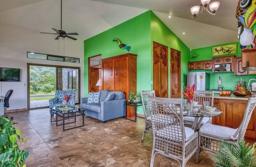 Tronadora House | Birder’s Paradise, Dazzling Lake and Volcano Views!