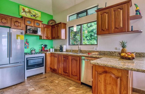 Tronadora House | Birder’s Paradise, Dazzling Lake and Volcano Views!