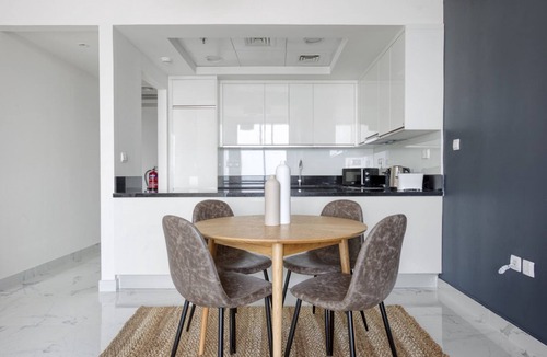 Business Bay Apartment | Blueground | Business Bay, pool, nr Dubai Canal