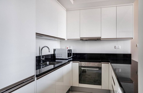 Business Bay Apartment | Blueground | Business Bay, pool, nr Canal