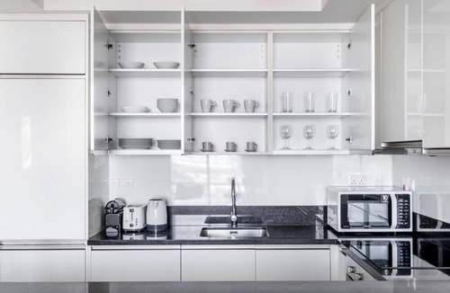 Business Bay Apartment | Blueground | Business Bay, pool, nr Canal