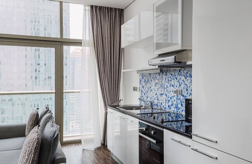 DIFC Apartment | Blueground | DIFC, pool, nr Dubai Aquarium