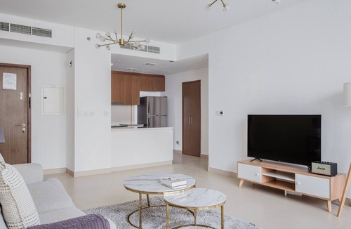 Dubai Marina Apartment | Blueground | Dubai Marina, pool, nr Marina