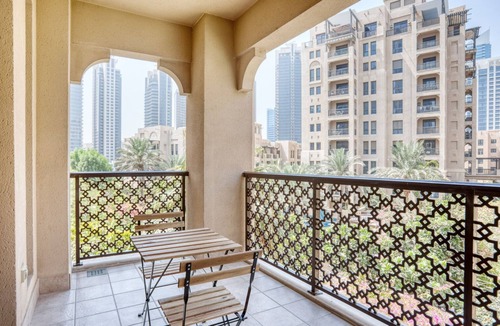 Downtown Dubai Apartment | Blueground | Old Town, pool, nr City Park