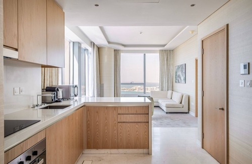 Palm Jumeirah Apartment | Blueground | The Palm Jumeirah, pool, nr Atlantis