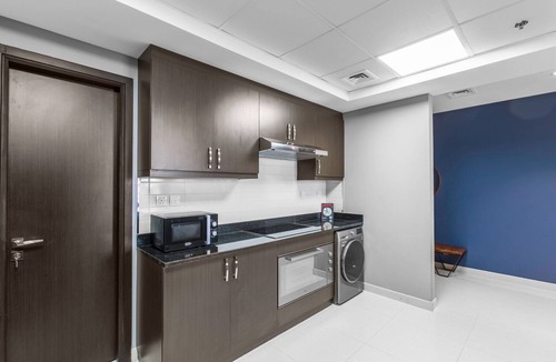 Trade Center Apartment | Blueground | Trade Centre 1, pool, nr Burj Khalifa