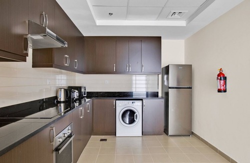 Trade Center Apartment | Blueground | Trade Centre 1, pool, nr Dubai Mall