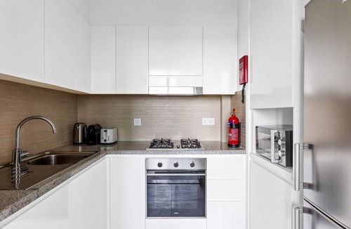Bur Dubai Apartment | Blueground | Za'abeel 2, pool, nr Dubai Frame