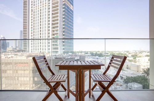 Bur Dubai Apartment | Blueground | Za'abeel 2, pool, nr Dubai Frame