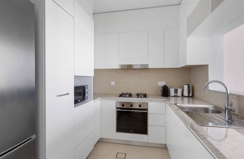 Bur Dubai Apartment | Blueground | Za'abeel 2, pool, nr Dubai Mall