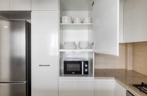 Bur Dubai Apartment | Blueground | Za'abeel 2, pool, nr Dubai Mall