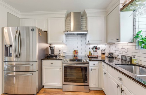 Bluffton Cottage | Bluffton Getaway w/Fenced Yard: 7 Mi to Beach!