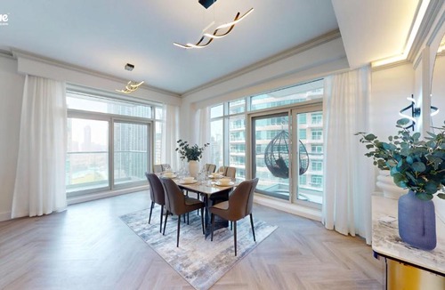 Downtown Dubai Apartment | bnbmehomes - The Lofts Central