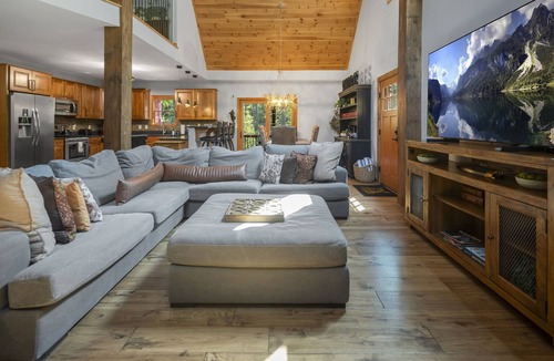 Bolton Landing House | Bolton Bear House|Dock Slip|Hot Tub|12 Beds|Pet Friendly|