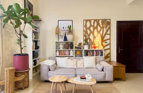 Al Maqta Apartment | Boutique-Style Boho Studio near Yas & Downtown