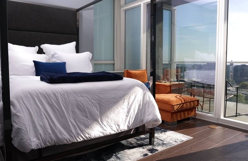 North Buckhead Condo | Breathtaking views! Where Luxary meets comfort. 1-BR condo in charming Buckhead!